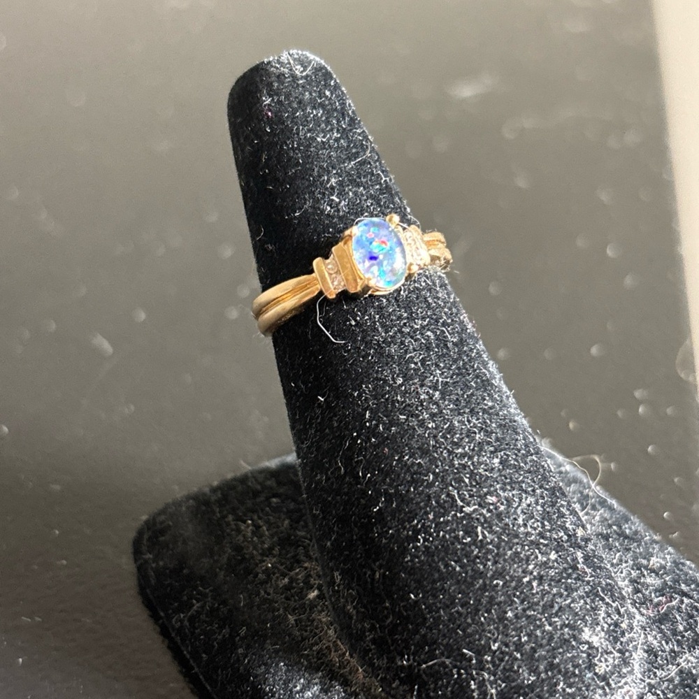 Dazzling Opal Gold Ring - Picture 6 of 7